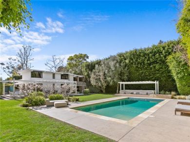 Malibu Luxury Rental Sleeps 12 Guests.